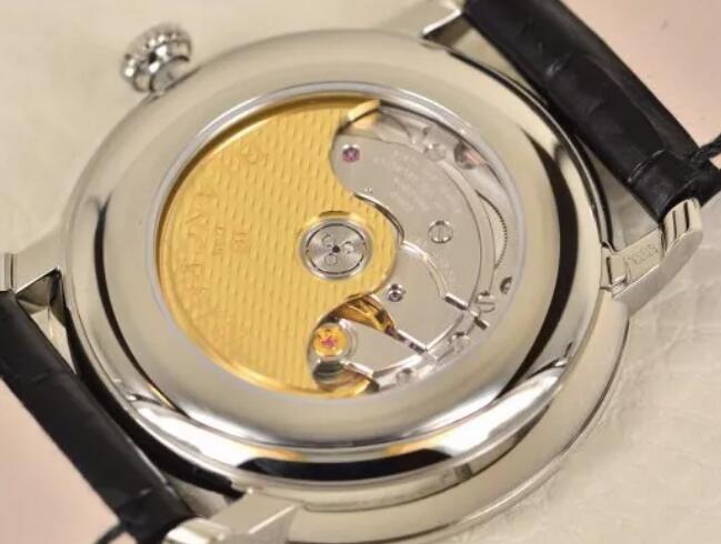 The precise movement could be viewed through the transparent caseback.