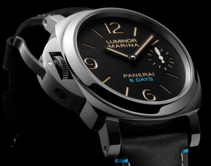 The crown of this model has been set at left side, making it convenient to people who usually wear the watches on right hands.