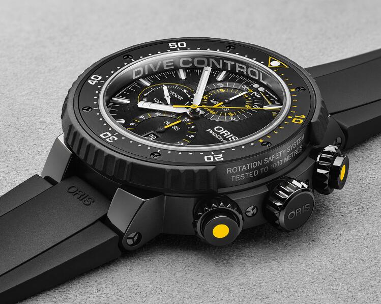 The yellow elements on the dial ensure the ultra legibility.