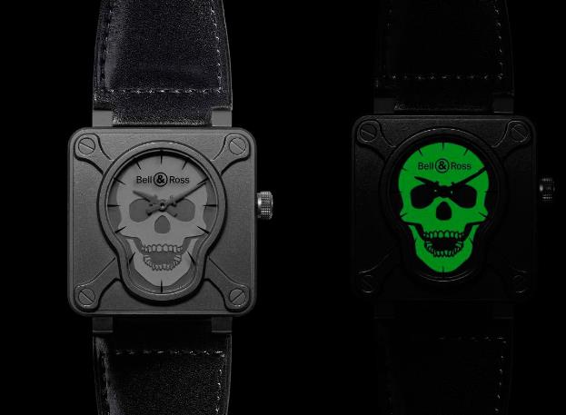 The skull on the dial looks green in dark environment.