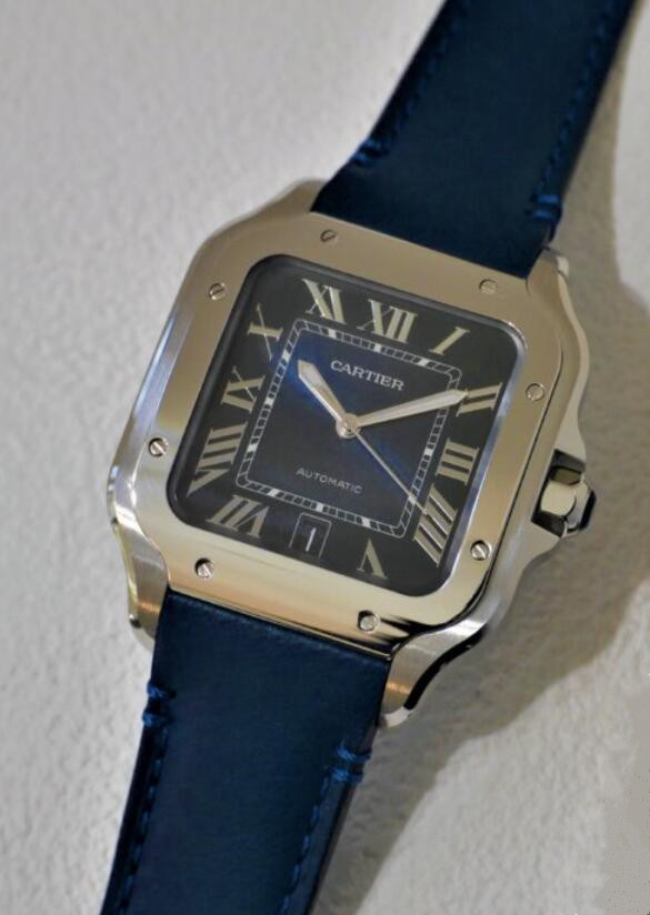 Hot-selling reproduction watches are fancy for blue color.
