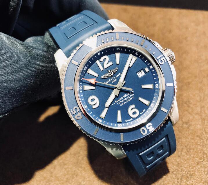 Quality replica watches make the most of the blue color.
